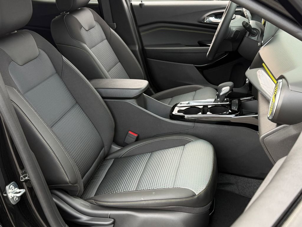 2026 Chevrolet Trax LT - Photo 9