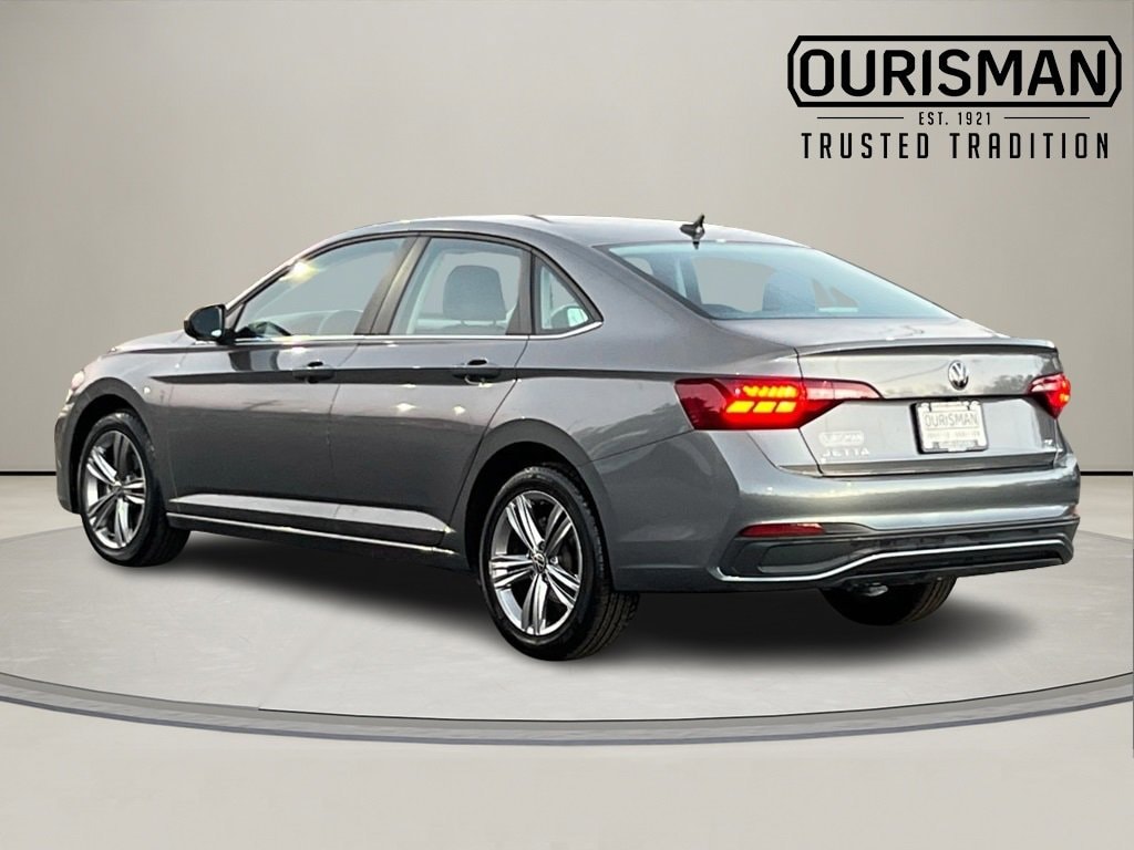 Used 2024 Volkswagen Jetta SE Sedan