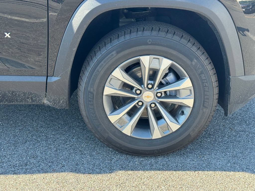 2027 Chevrolet Equinox LT - Photo 12