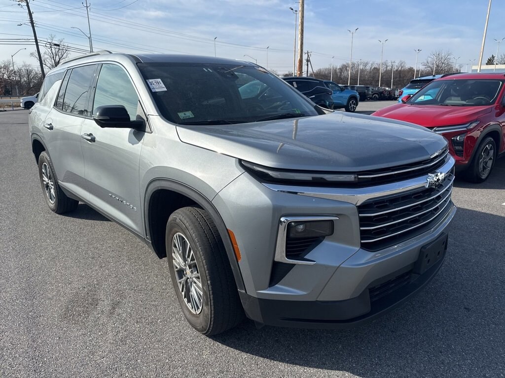 Used 2024 Chevrolet Traverse LT SUV