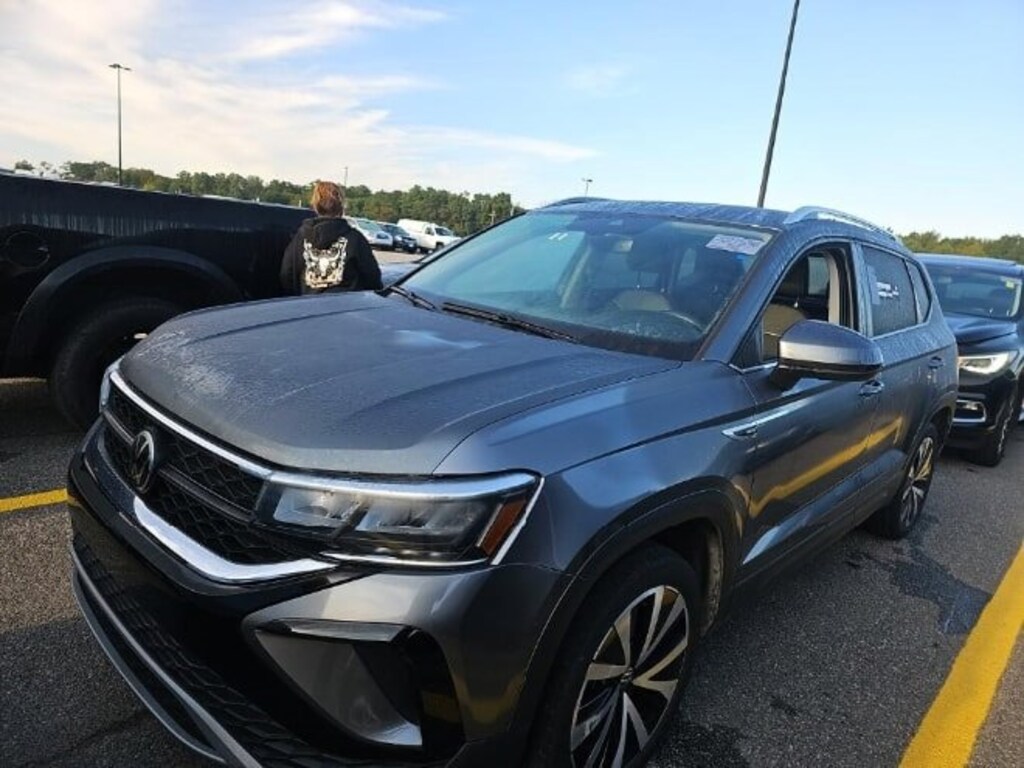 Used 2024 Volkswagen Taos SE SUV