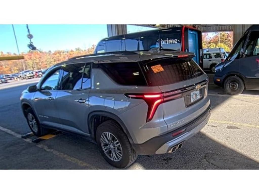 Used 2024 Chevrolet Traverse LT SUV