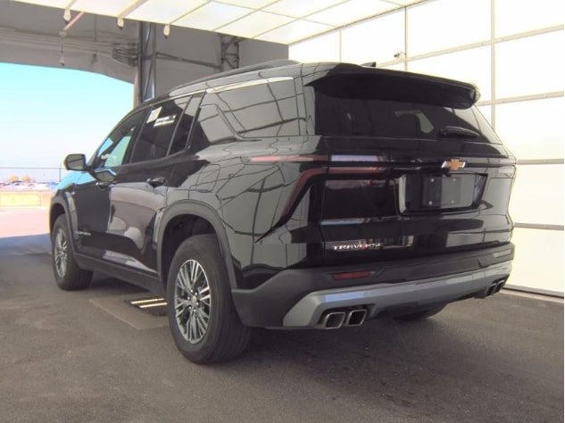 2024 Chevrolet Traverse photo 2