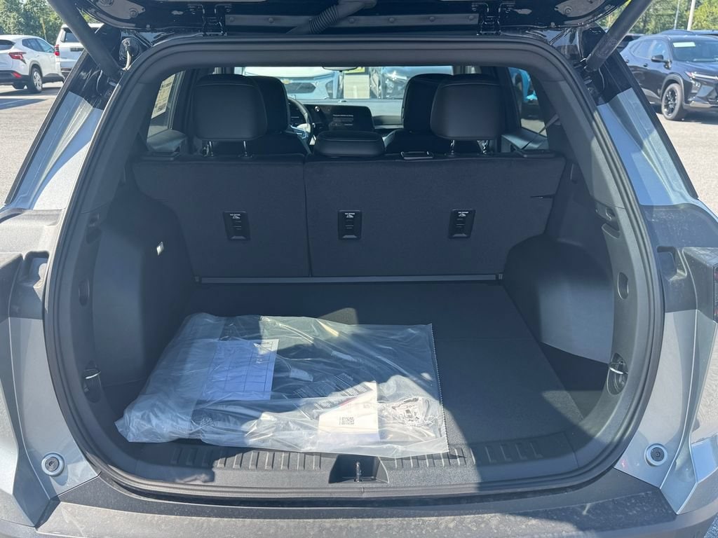 2027 Chevrolet Equinox LT - Photo 9