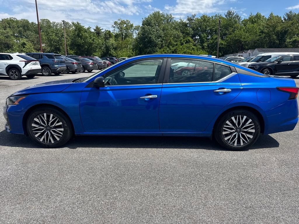 Used 2025 Nissan Altima SV Sedan