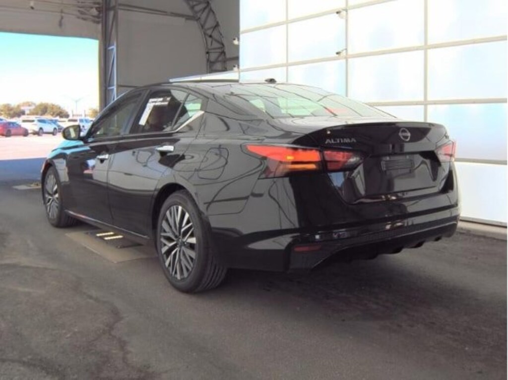 Used 2023 Nissan Altima 2.5 SV Sedan