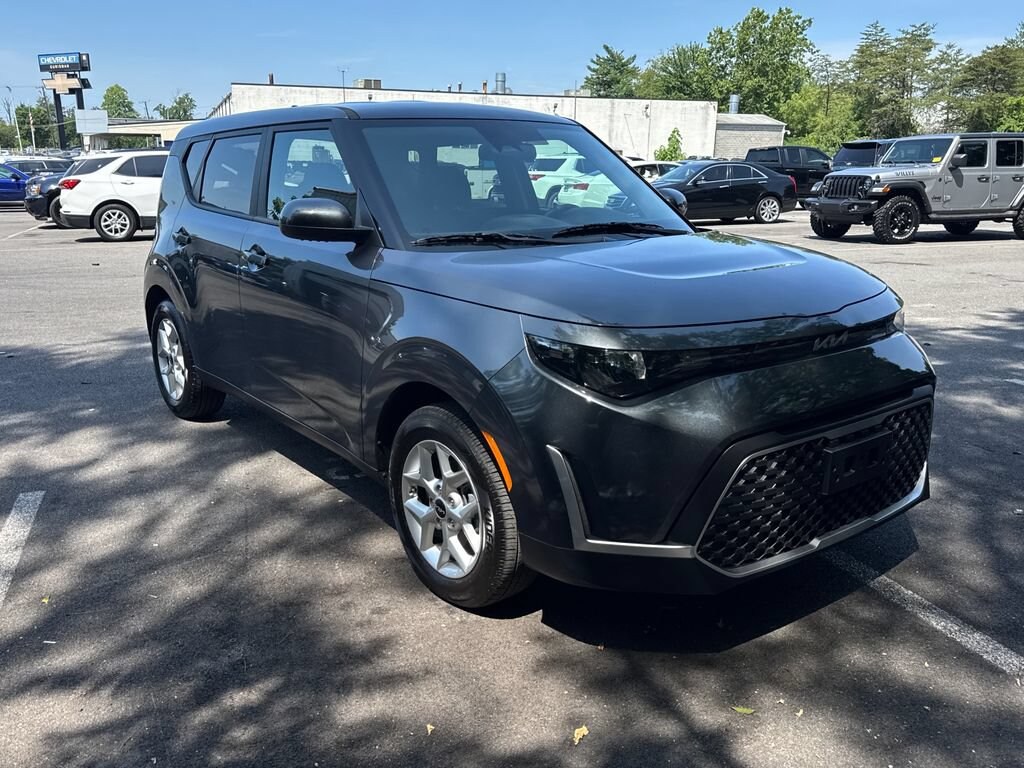 Used 2025 Kia Soul LX Hatchback