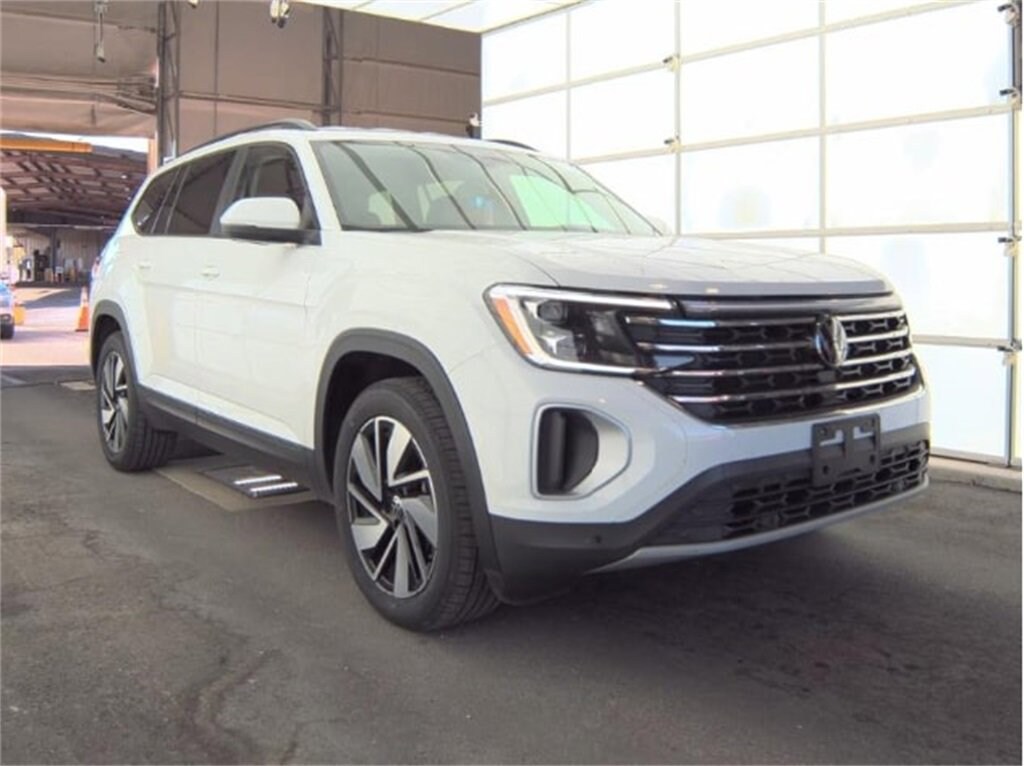 Used 2024 Volkswagen Atlas 2.0T SE w/Technology SUV