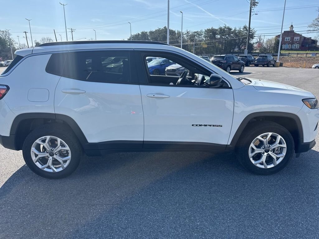 Used 2025 Jeep Compass Latitude SUV