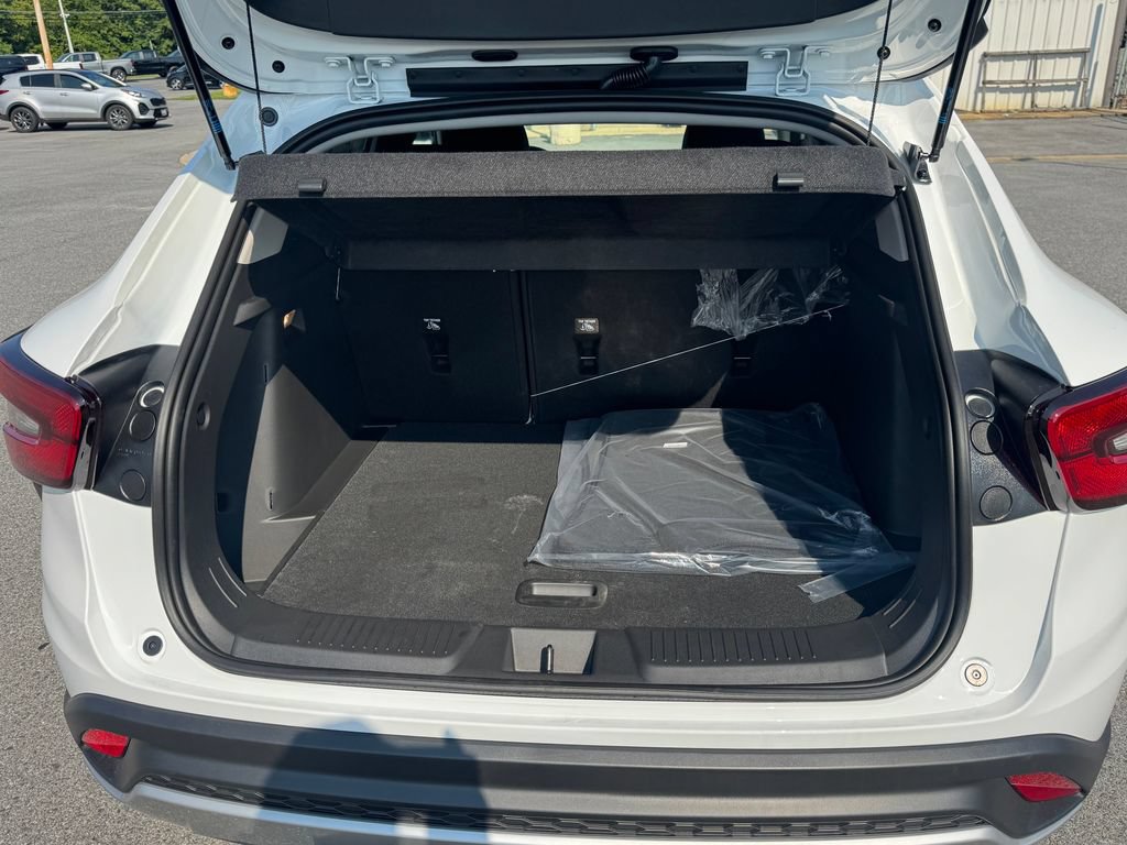 2026 Chevrolet Trax LT - Photo 9