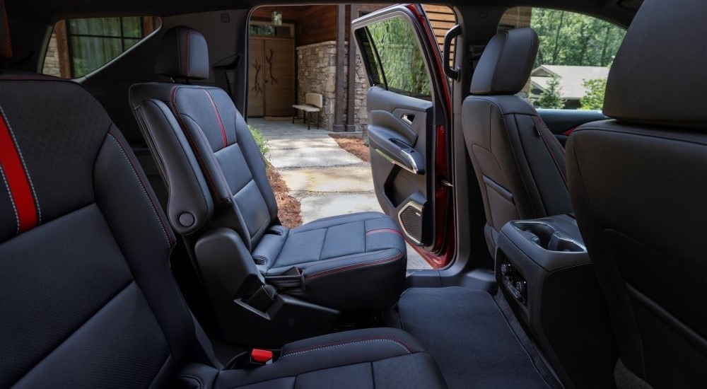 The second-row captain's chairs, in black and red, in a 2024 Chevy Traverse RS.