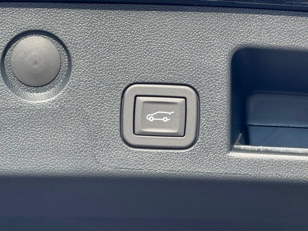 2027 Chevrolet Equinox LT - Photo 10