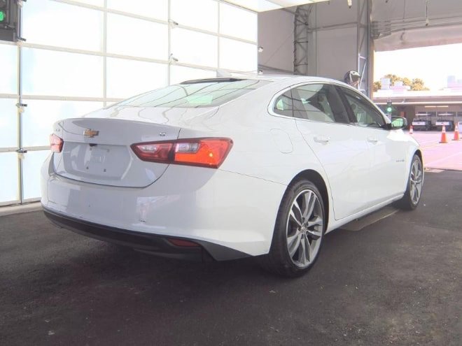 2023 Chevrolet Malibu 1LT photo 2