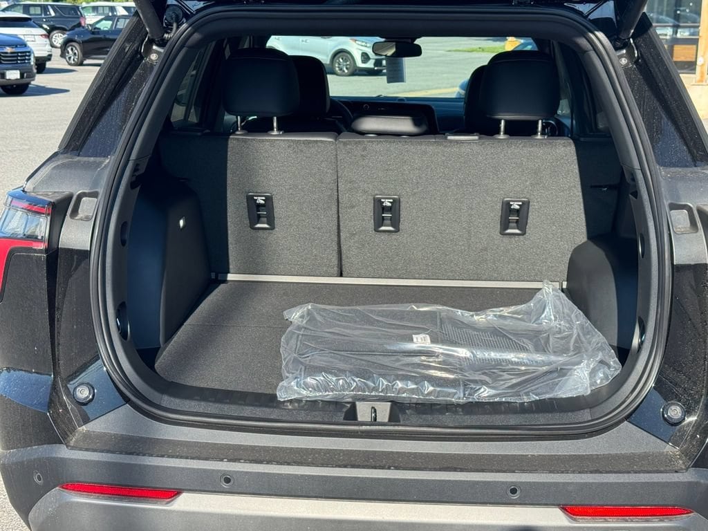 2027 Chevrolet Equinox LT - Photo 9