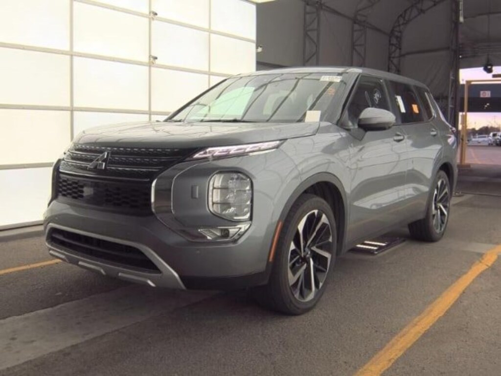 Used 2024 Mitsubishi Outlander SE SUV