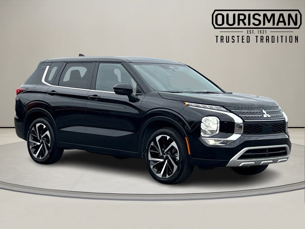 2024 Mitsubishi Outlander SE's photo