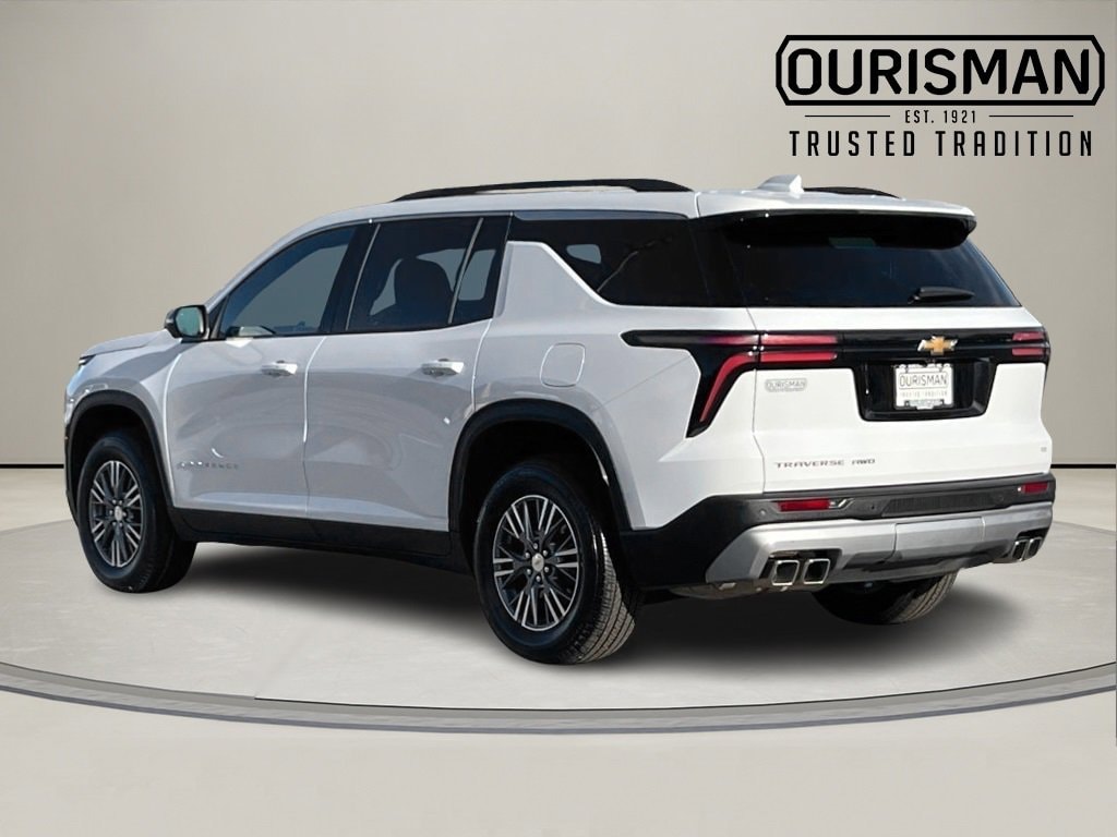 Used 2024 Chevrolet Traverse LT SUV