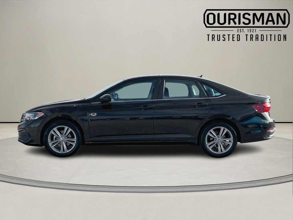 Used 2024 Volkswagen Jetta SE Sedan