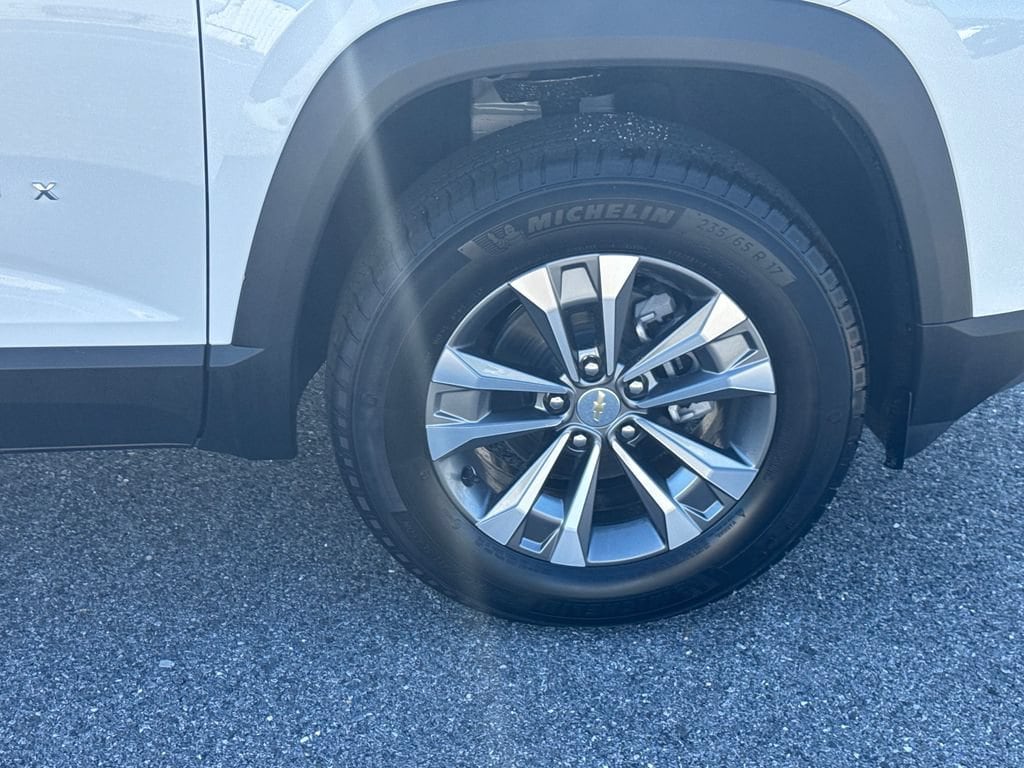 2027 Chevrolet Equinox LT - Photo 13