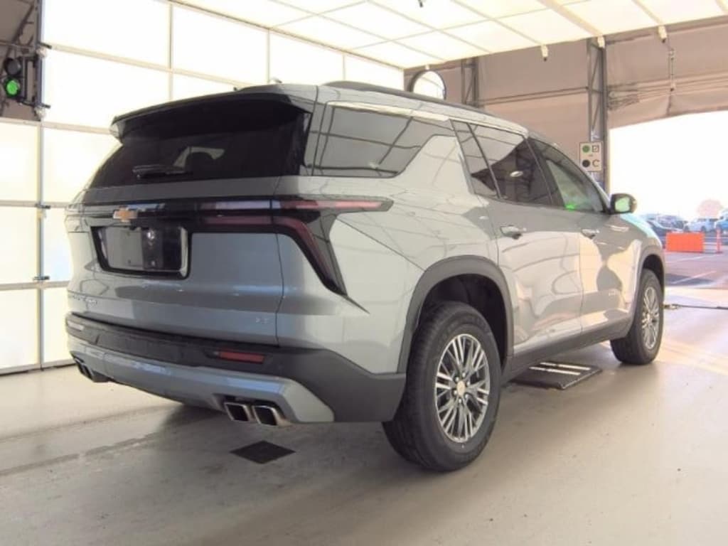 Used 2024 Chevrolet Traverse LT SUV