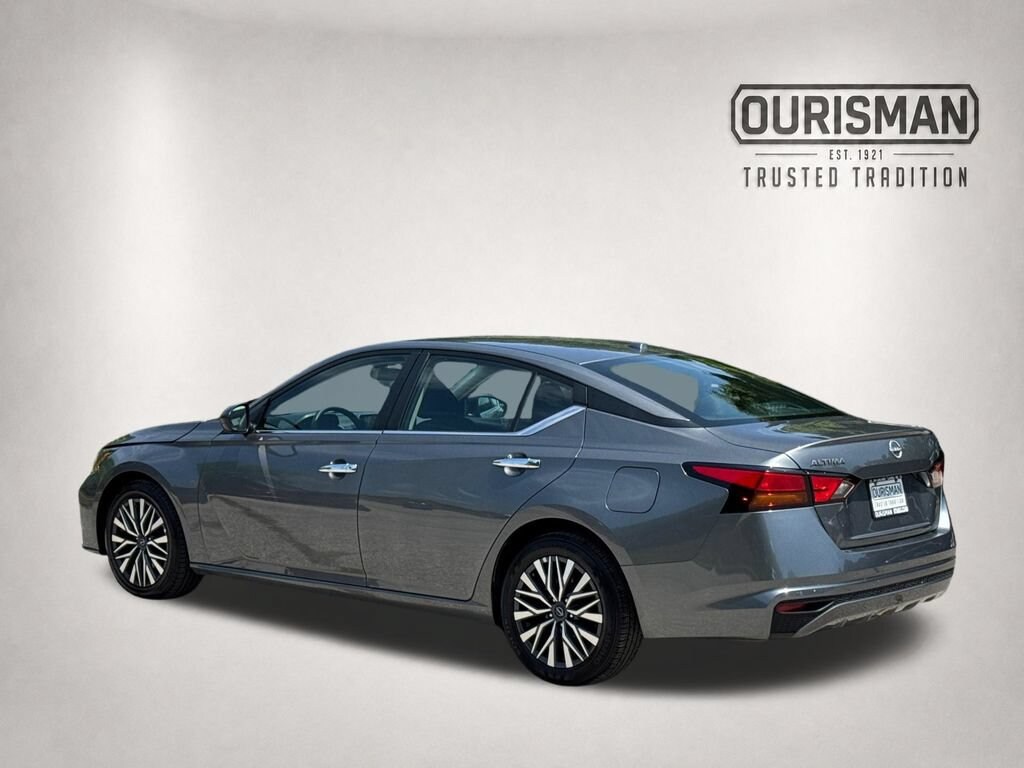 Used 2025 Nissan Altima SV Sedan
