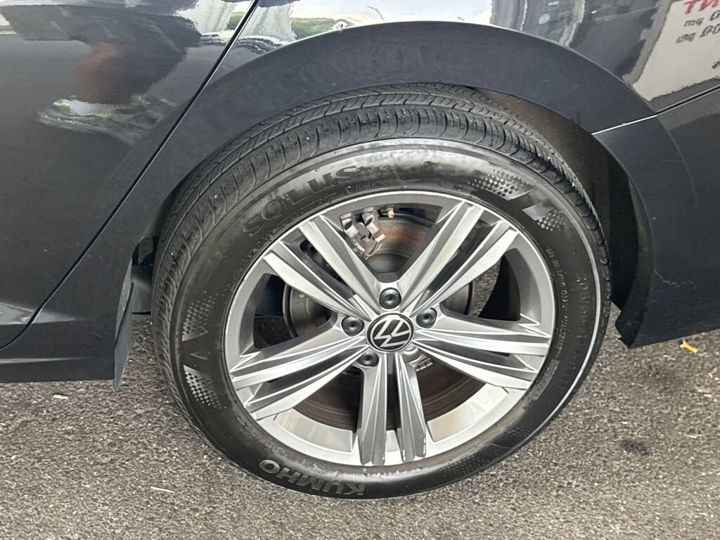 Used 2024 Volkswagen Jetta SE Sedan