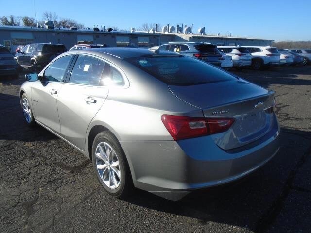 2023 Chevrolet Malibu 1LT photo 2