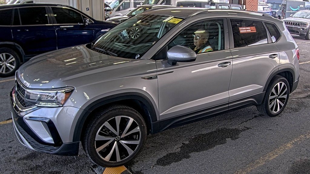 Used 2024 Volkswagen Taos SE SUV