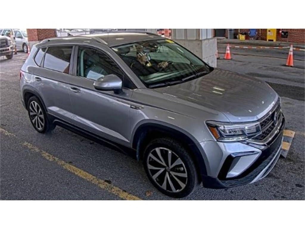 Used 2024 Volkswagen Taos SE SUV
