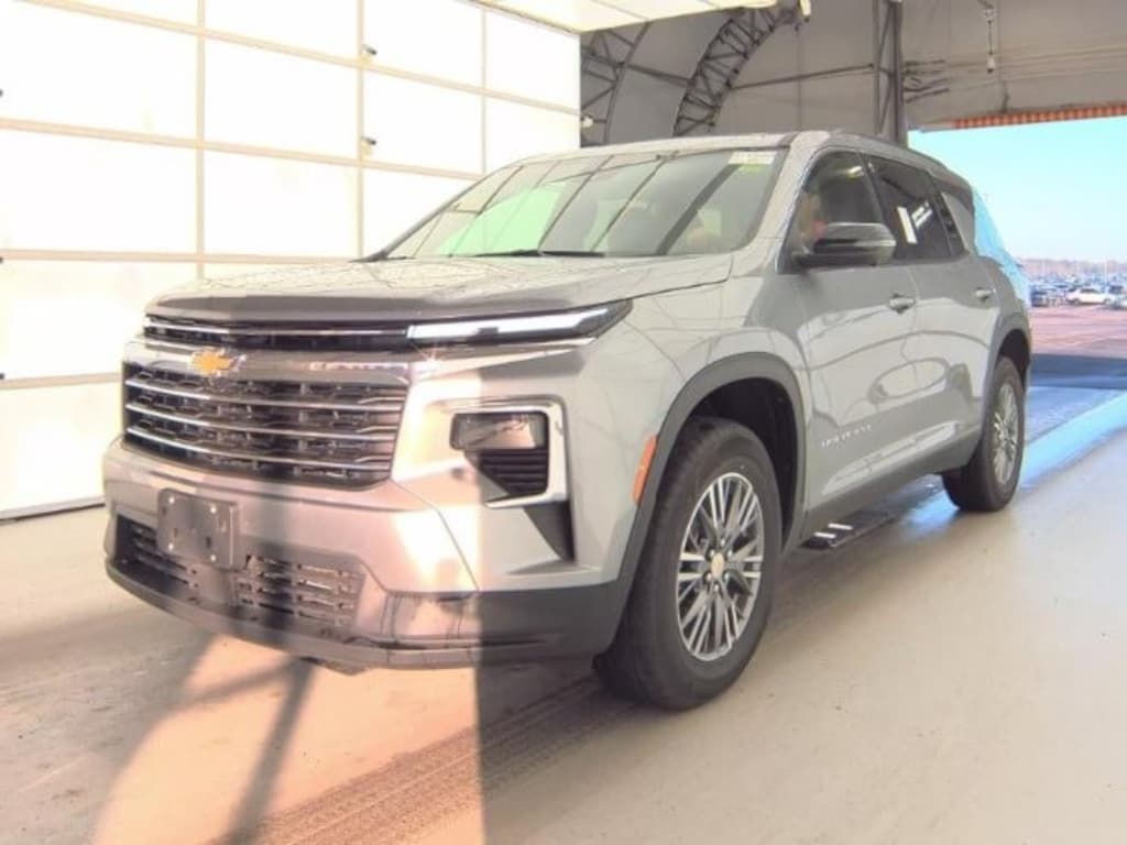 Used 2024 Chevrolet Traverse LT SUV