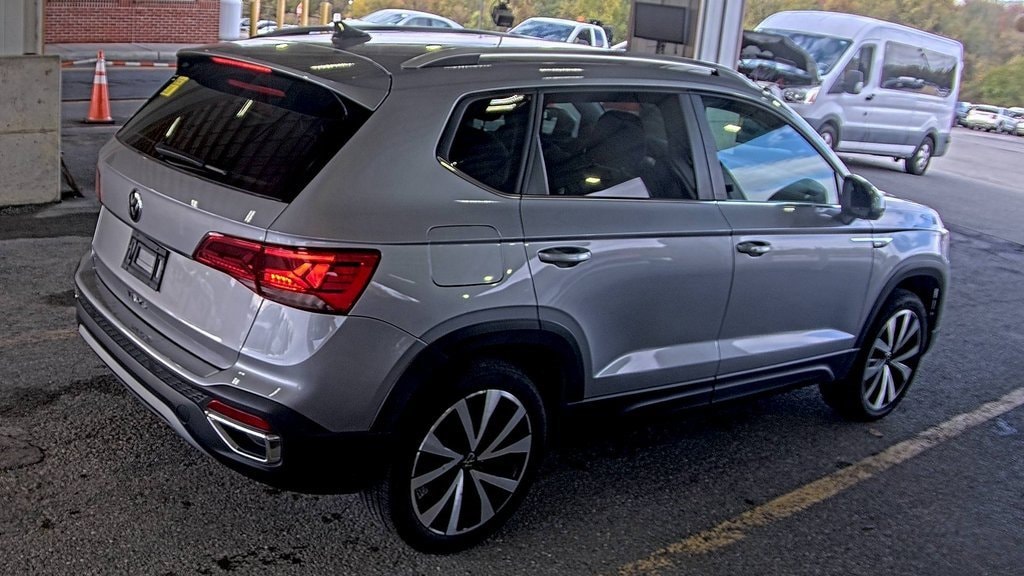 Used 2024 Volkswagen Taos SE SUV