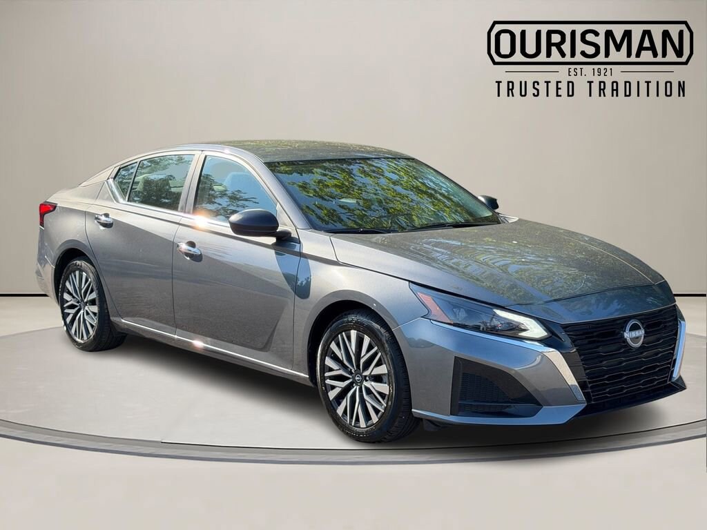 Used 2025 Nissan Altima SV Sedan