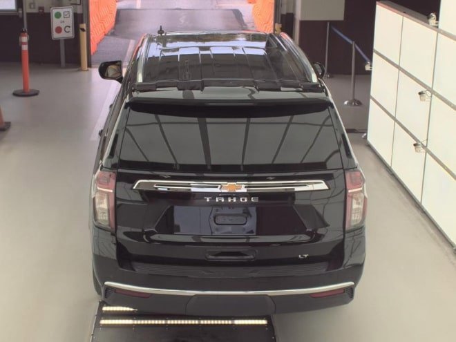2021 Chevrolet Tahoe LT photo 2