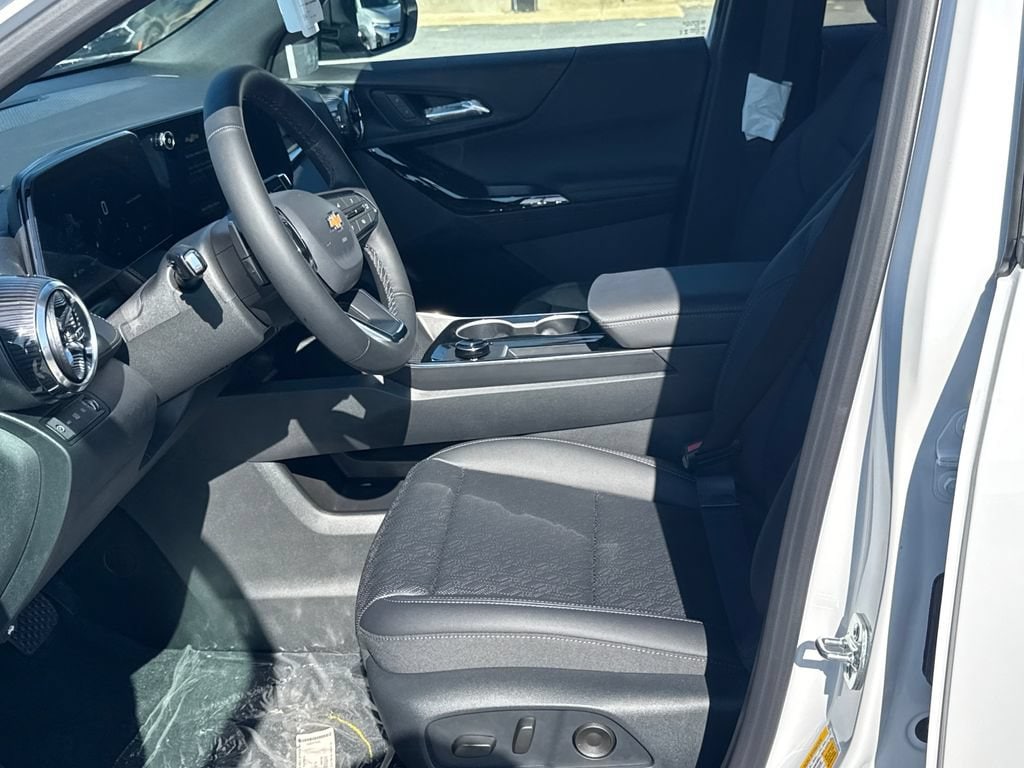 2027 Chevrolet Equinox LT - Photo 23