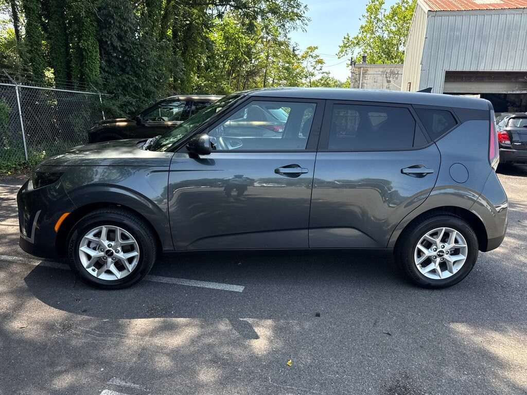 Used 2025 Kia Soul LX Hatchback
