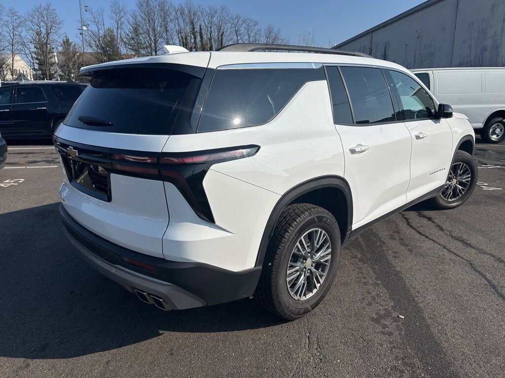 Used 2024 Chevrolet Traverse LT SUV