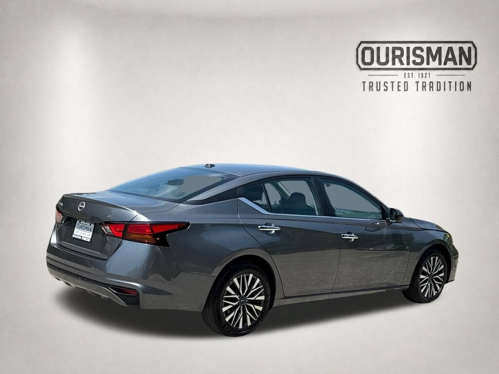 Used 2025 Nissan Altima SV Sedan