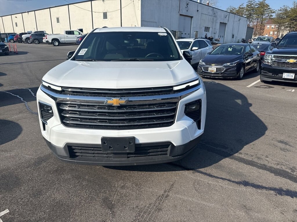 Used 2024 Chevrolet Traverse LT SUV