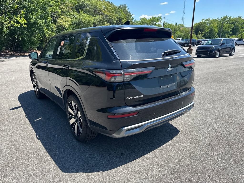 Used 2025 Mitsubishi Outlander SE SUV