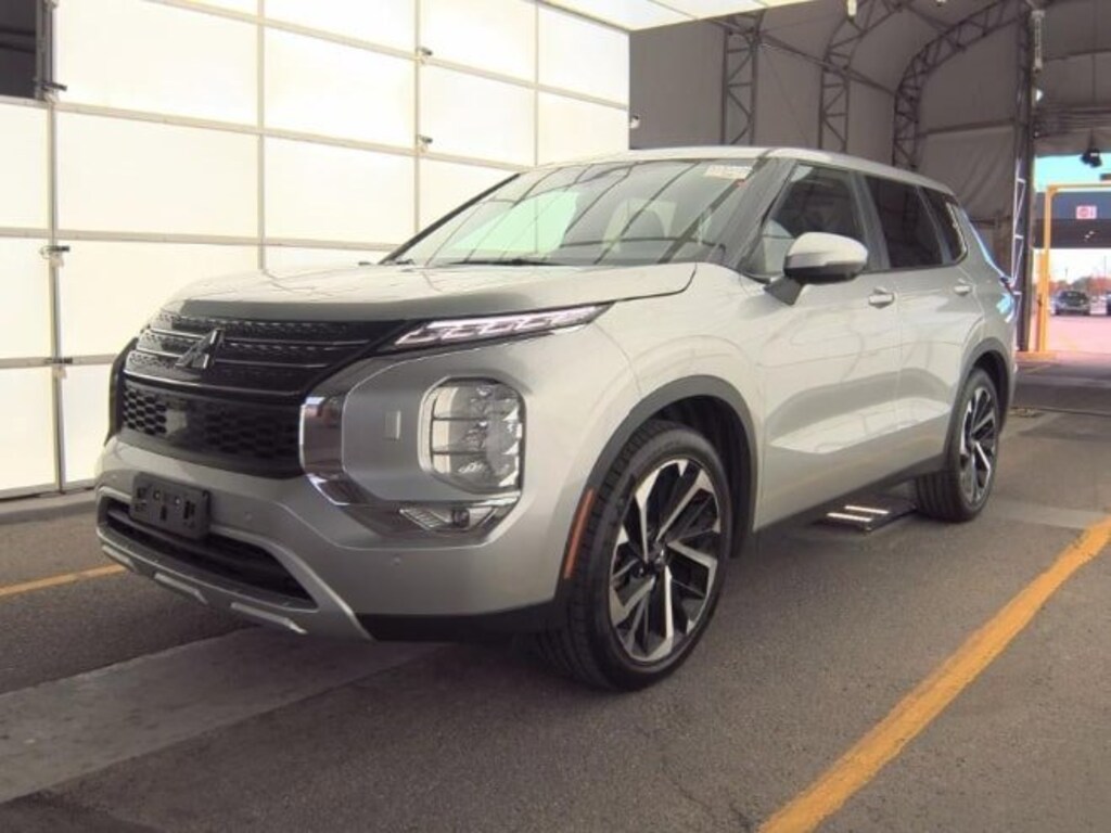 Used 2024 Mitsubishi Outlander SE SUV