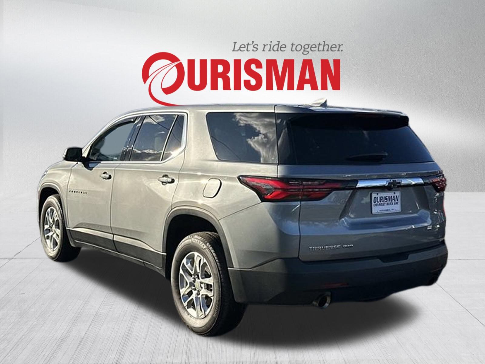 2023 Chevrolet Traverse LS photo 3
