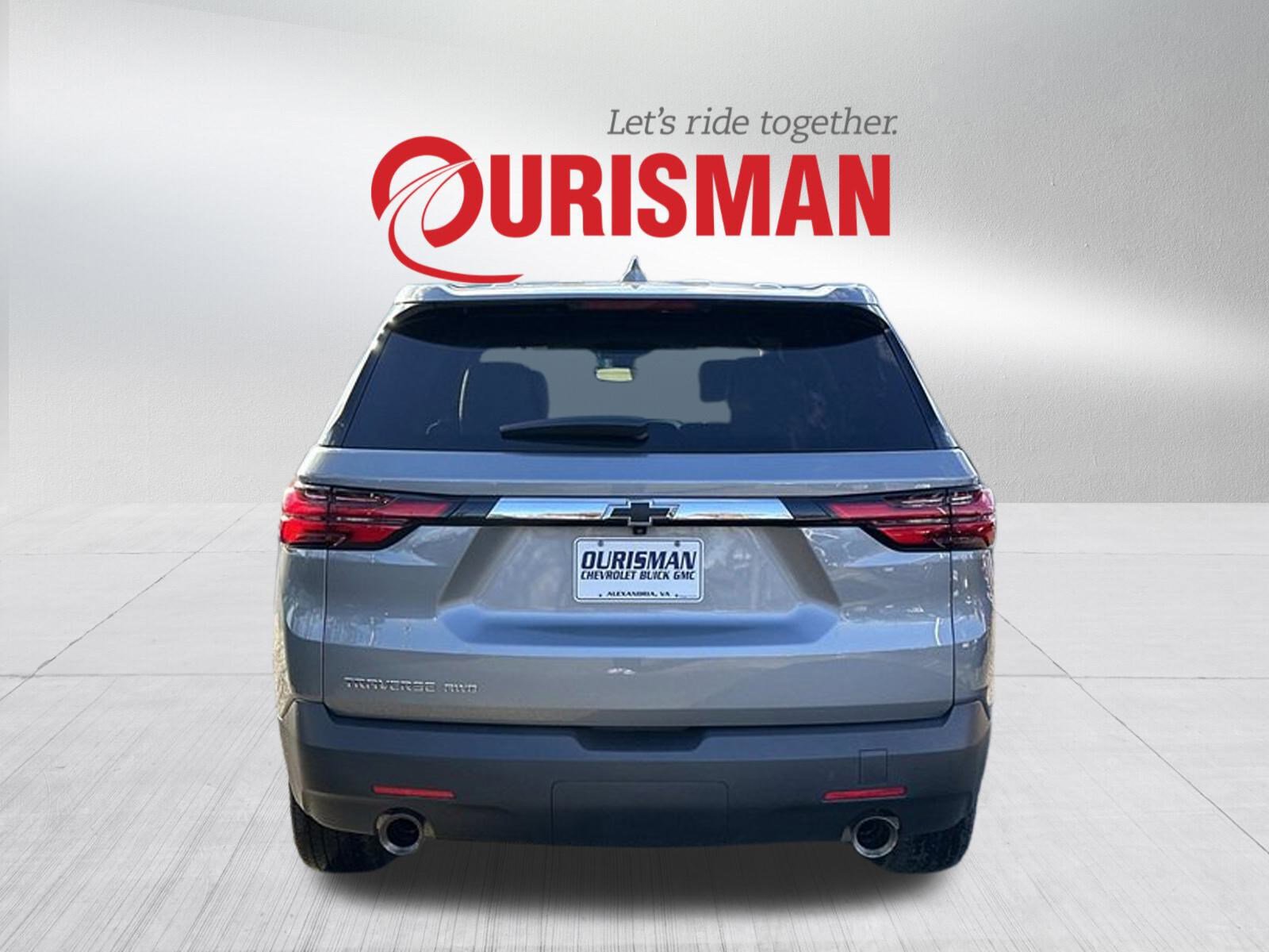 2023 Chevrolet Traverse LS photo 2