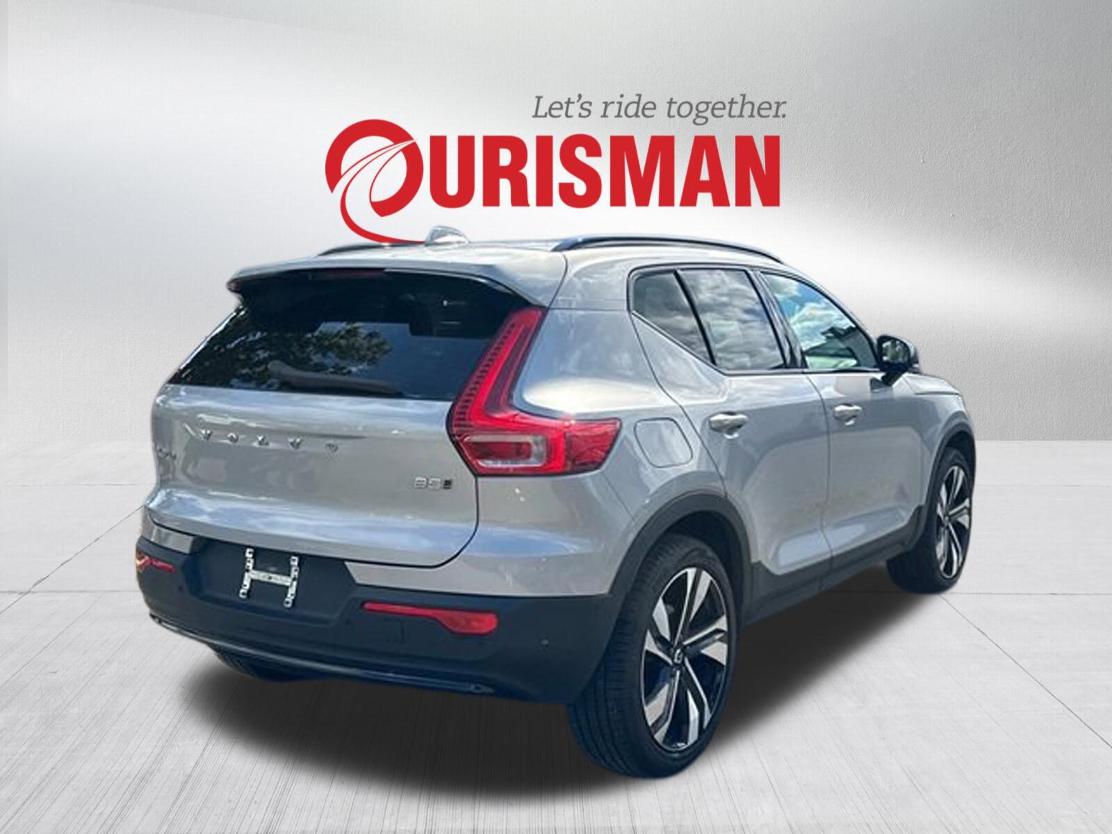 2023 Volvo XC40 Plus photo 2