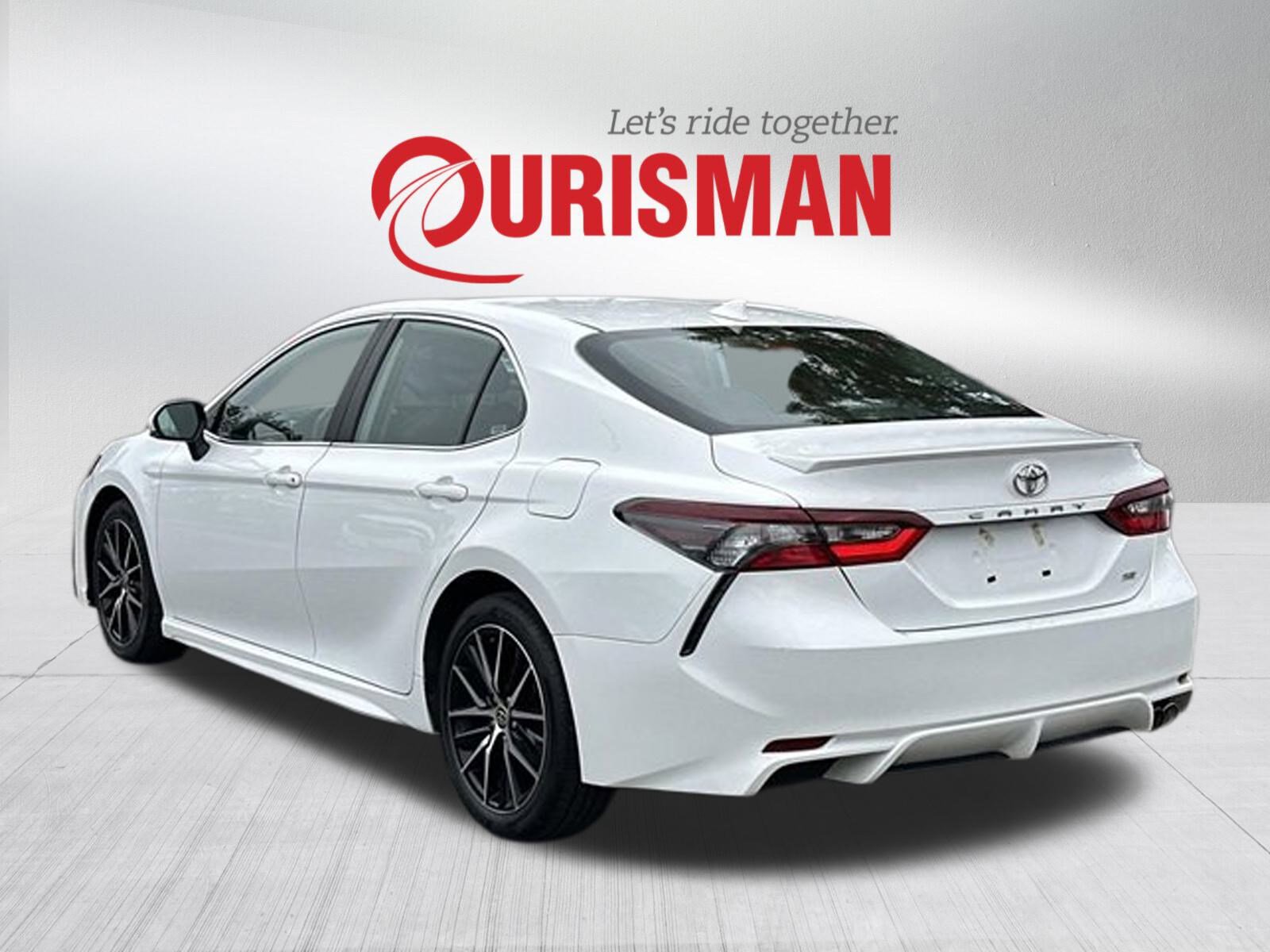 2024 Toyota Camry SE photo 4