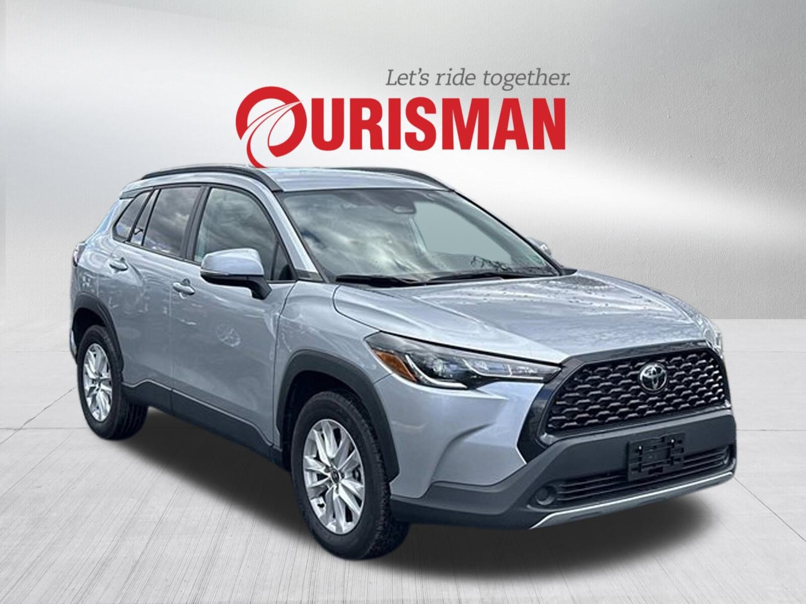 2024 Toyota Corolla Cross LE's photo