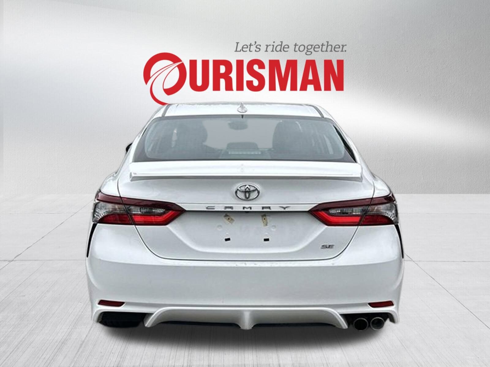 2024 Toyota Camry SE photo 3