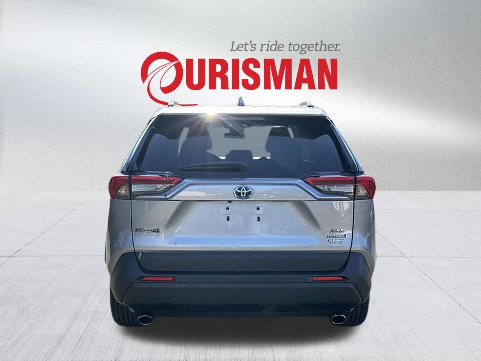 2024 Toyota RAV4 Hybrid XLE photo 3