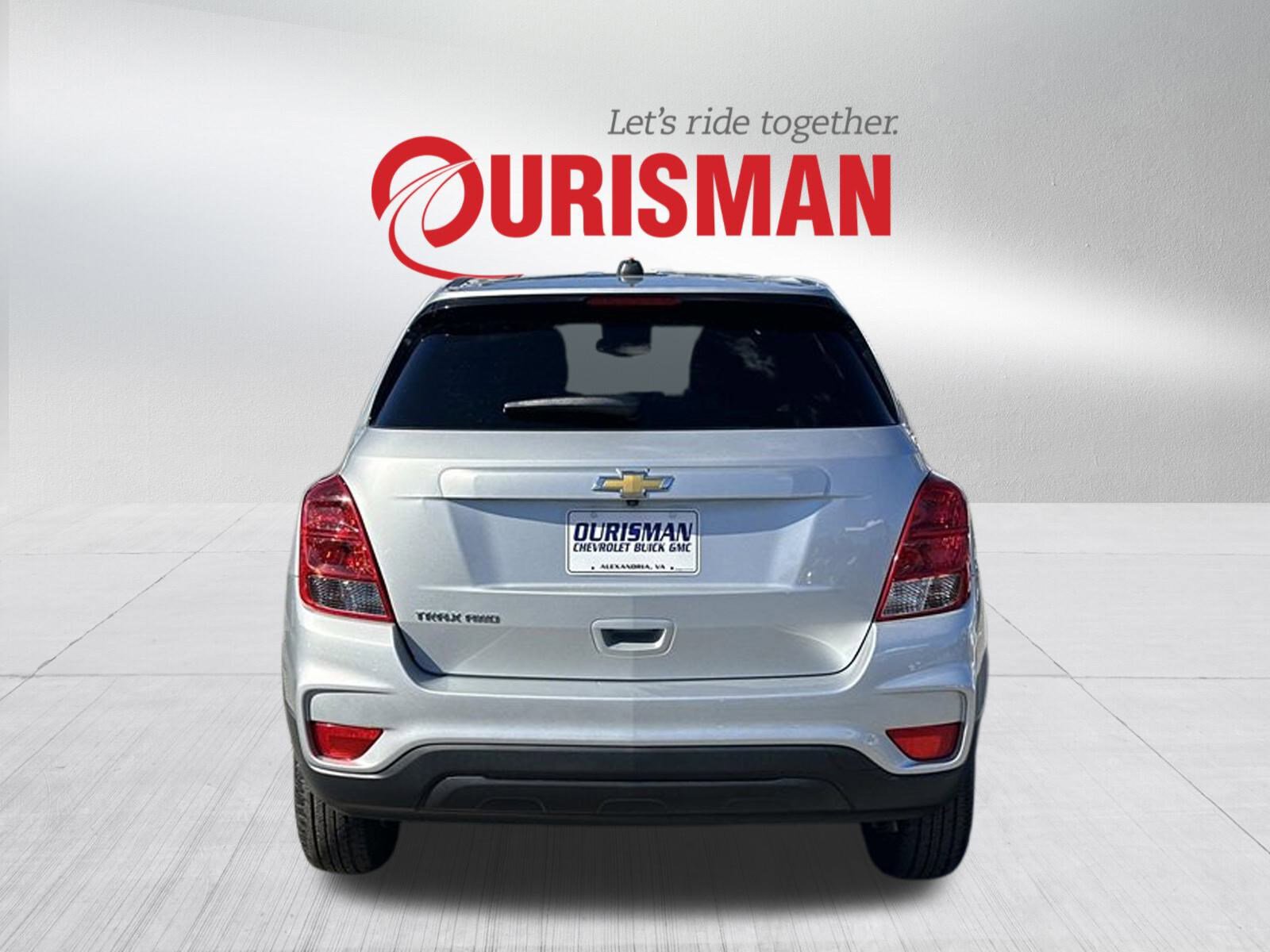 2022 Chevrolet Trax LS photo 3