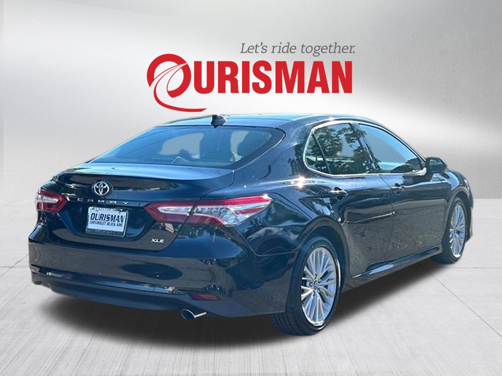 2018 Toyota Camry XLE photo 2
