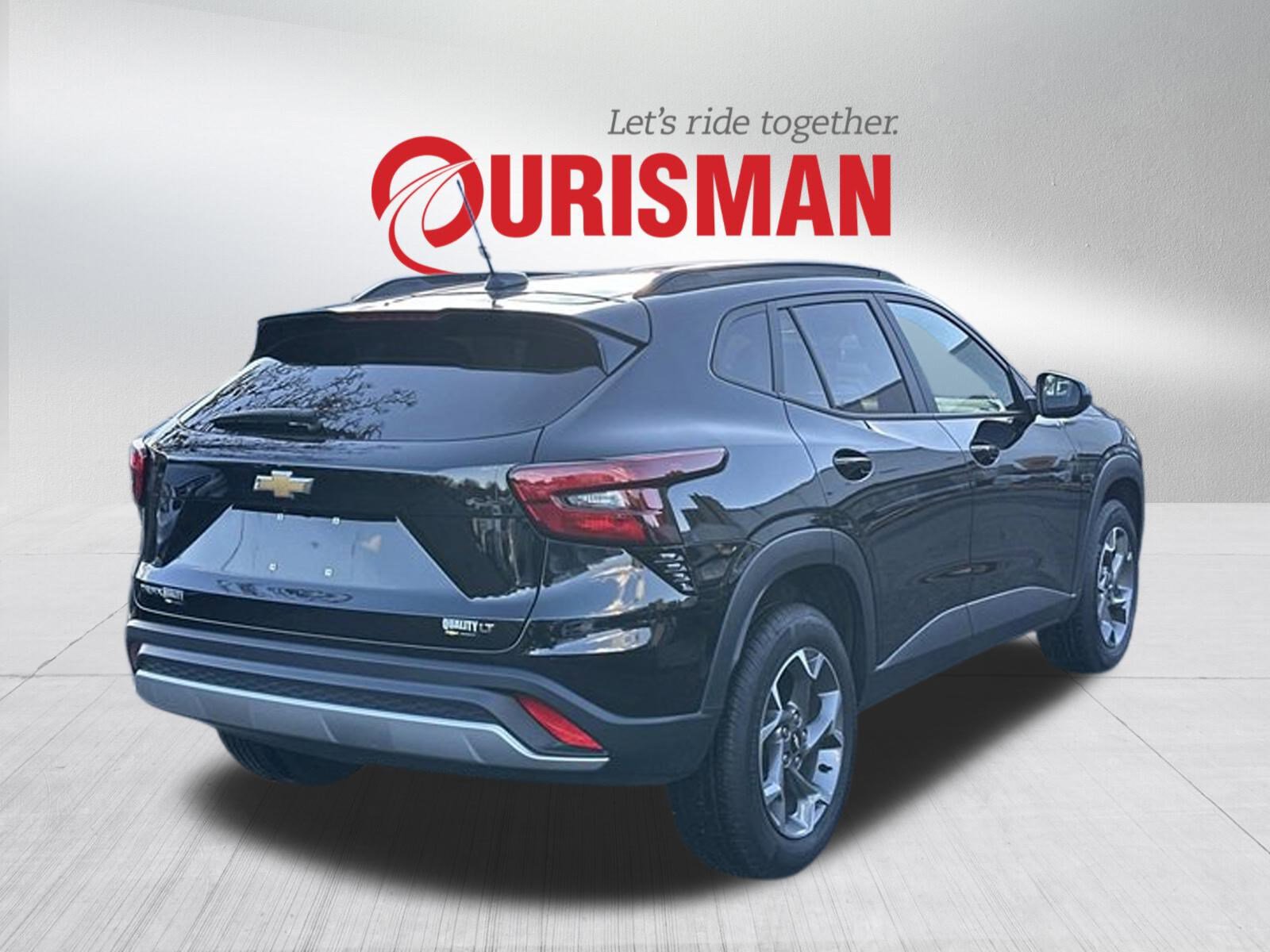 2024 Chevrolet Trax LT photo 2